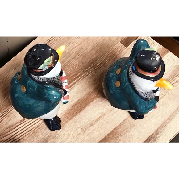 2005 Discontinued SNOW BUSINESS PENGUINS S/P SHAKERS by Fitz and Floyd - Picture 4 of 7